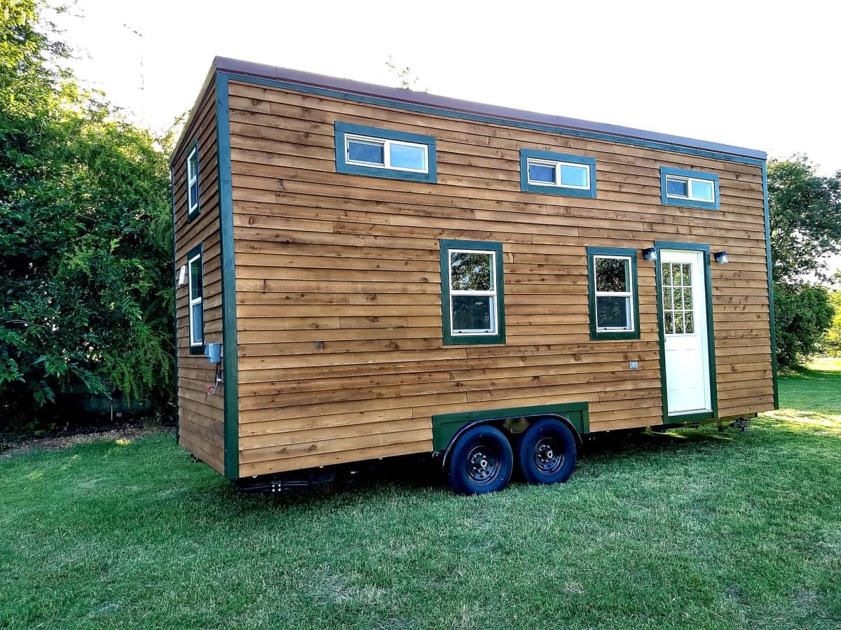 24 Classy Tiny House On Wheels With Cedar Siding 24-classy-tiny-house-on-wheels-with-cedar-siding
