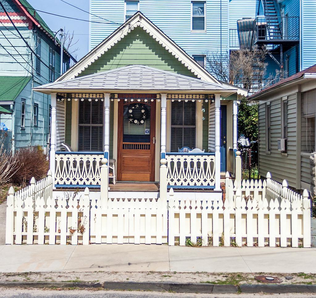 Trend Alert Tiny Houses On Foundations