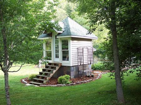 tiny house with crawlspace